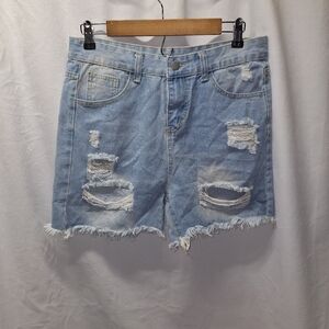 Xinling NWT distressed jean shorts size large